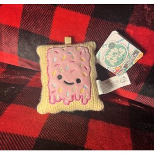 [New / 2023 / 4”/BARNABY SPRINKLES JR.] Ami Amis “Pink Pop Tart” (Plush/Yarn) !!